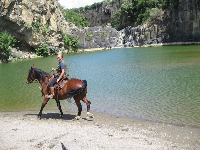  Inmerso en la naturaleza en el caballo 